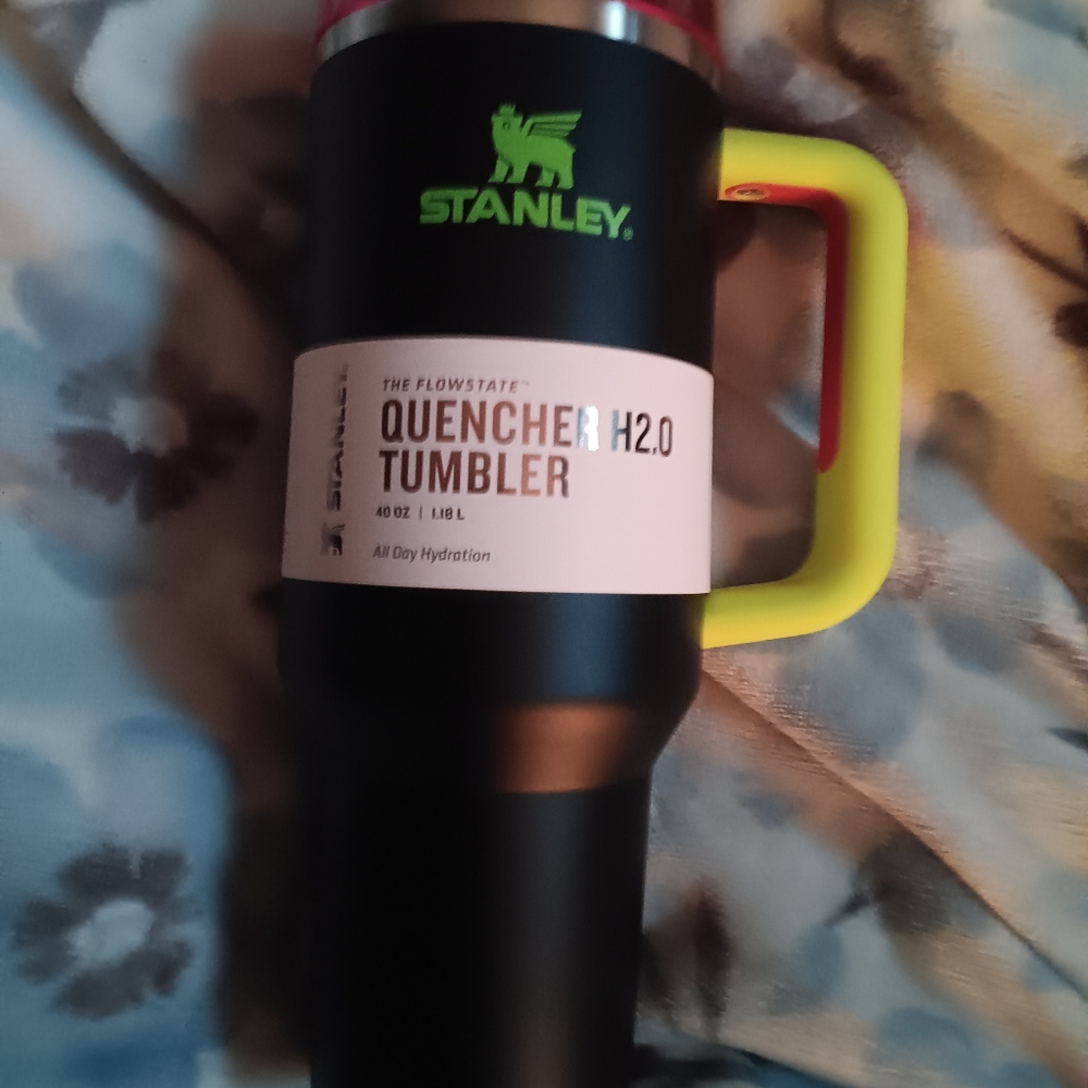 40 Oz Black NEON Stanley